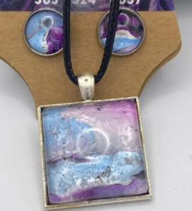 Acrylic skin necklace with stud earrings